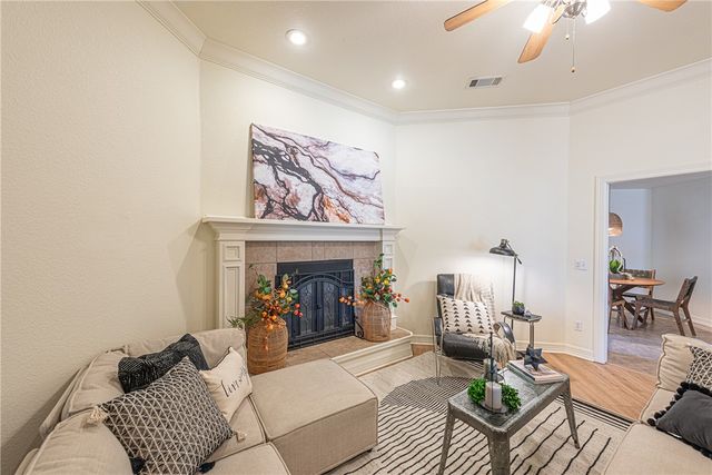 967 Meadowlands Drive, Fayetteville, AR 72704