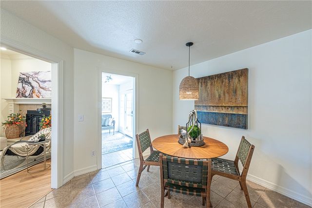 967 Meadowlands Drive, Fayetteville, AR 72704