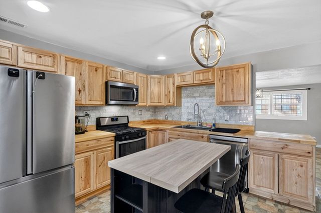 302 SW 9th St, Andrews, TX 79714