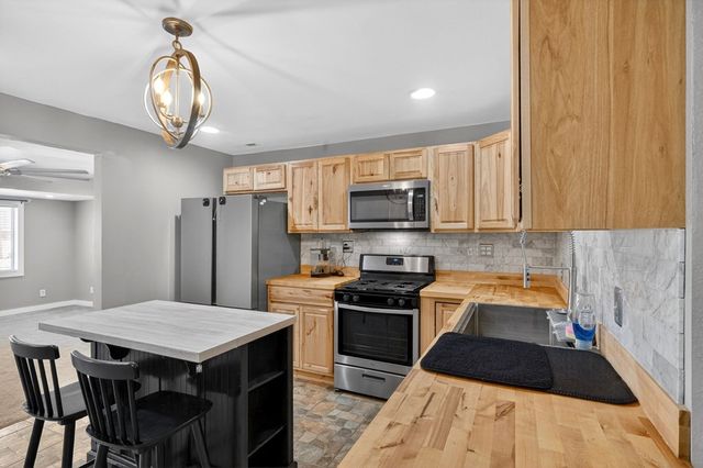 302 SW 9th St, Andrews, TX 79714