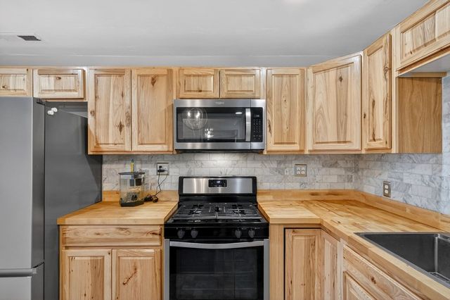 302 SW 9th St, Andrews, TX 79714