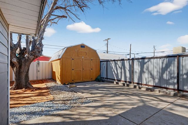 302 SW 9th St, Andrews, TX 79714