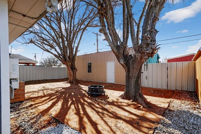 302 SW 9th St, Andrews, TX 79714