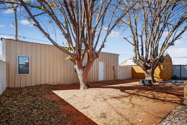 302 SW 9th St, Andrews, TX 79714