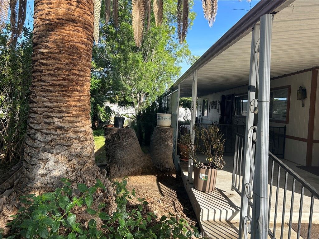 Image 9 of property listing at 680 Camino Real, Hemet, CA 92543