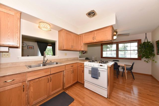 5405 N Shasta DRIVE, Glendale, WI 53209