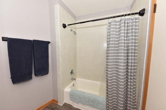 5405 N Shasta DRIVE, Glendale, WI 53209