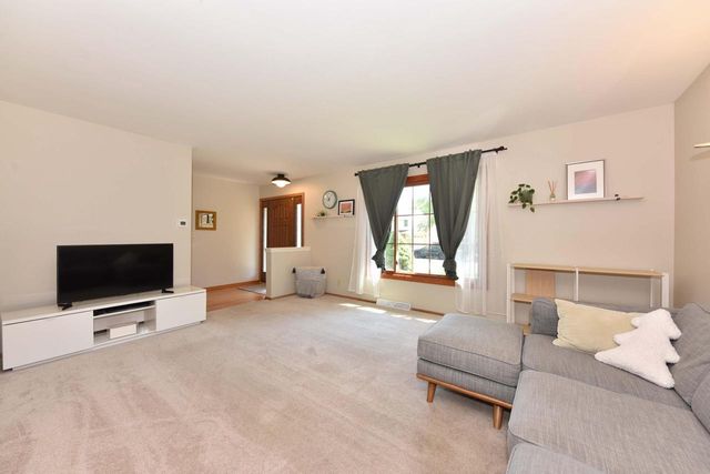 5405 N Shasta DRIVE, Glendale, WI 53209