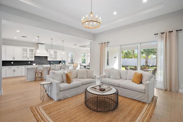 9316 Crestview Circle, Palm Beach Gardens, FL 33412