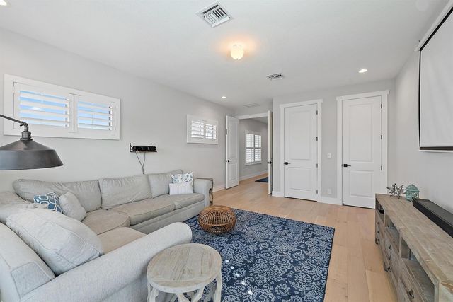 9316 Crestview Circle, Palm Beach Gardens, FL 33412