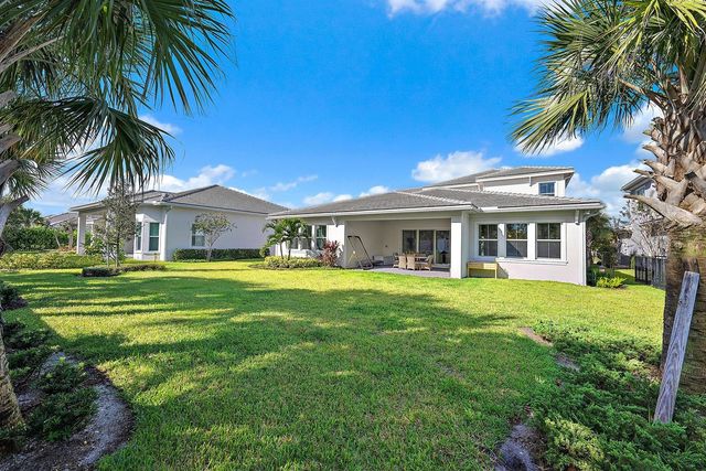 9316 Crestview Circle, Palm Beach Gardens, FL 33412