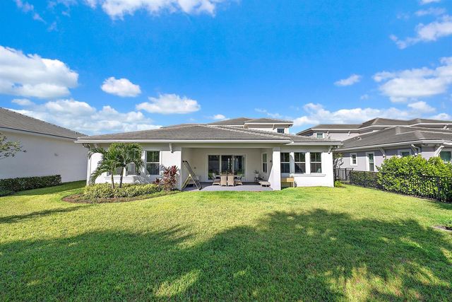 9316 Crestview Circle, Palm Beach Gardens, FL 33412
