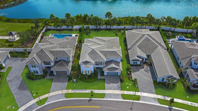 9316 Crestview Circle, Palm Beach Gardens, FL 33412
