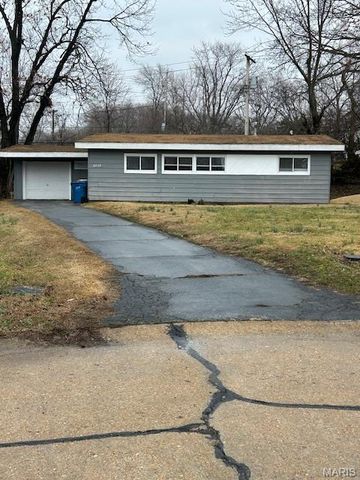 6826 Friarwood Drive, Berkeley, MO 63134