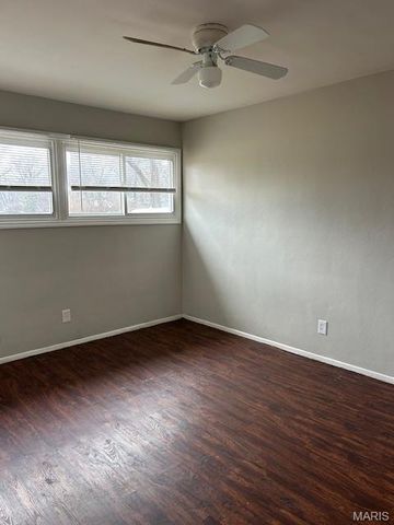 6826 Friarwood Drive, Berkeley, MO 63134