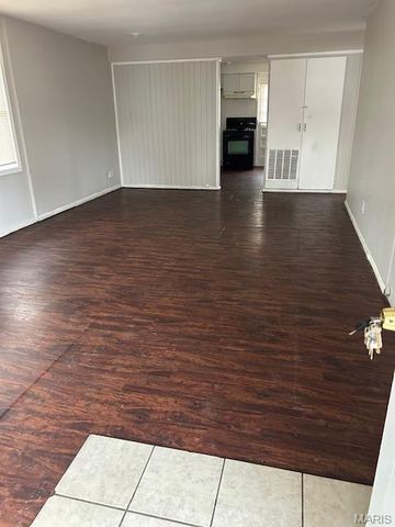 6826 Friarwood Drive, Berkeley, MO 63134