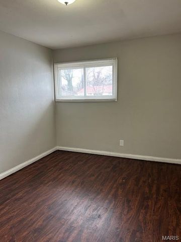 6826 Friarwood Drive, Berkeley, MO 63134
