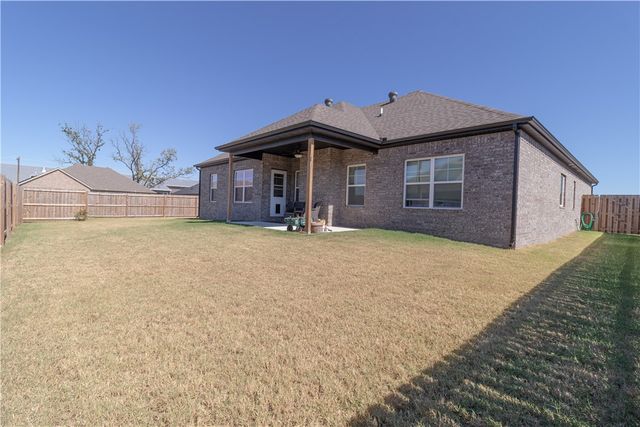 1137 Laux Lane, Pea Ridge, AR 72751