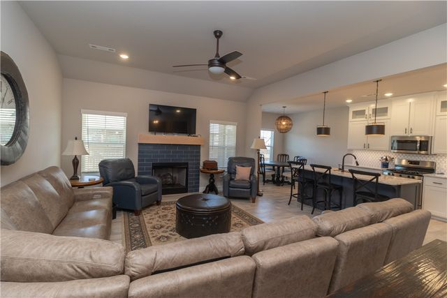 1137 Laux Lane, Pea Ridge, AR 72751