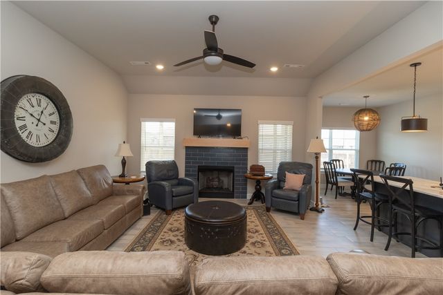1137 Laux Lane, Pea Ridge, AR 72751