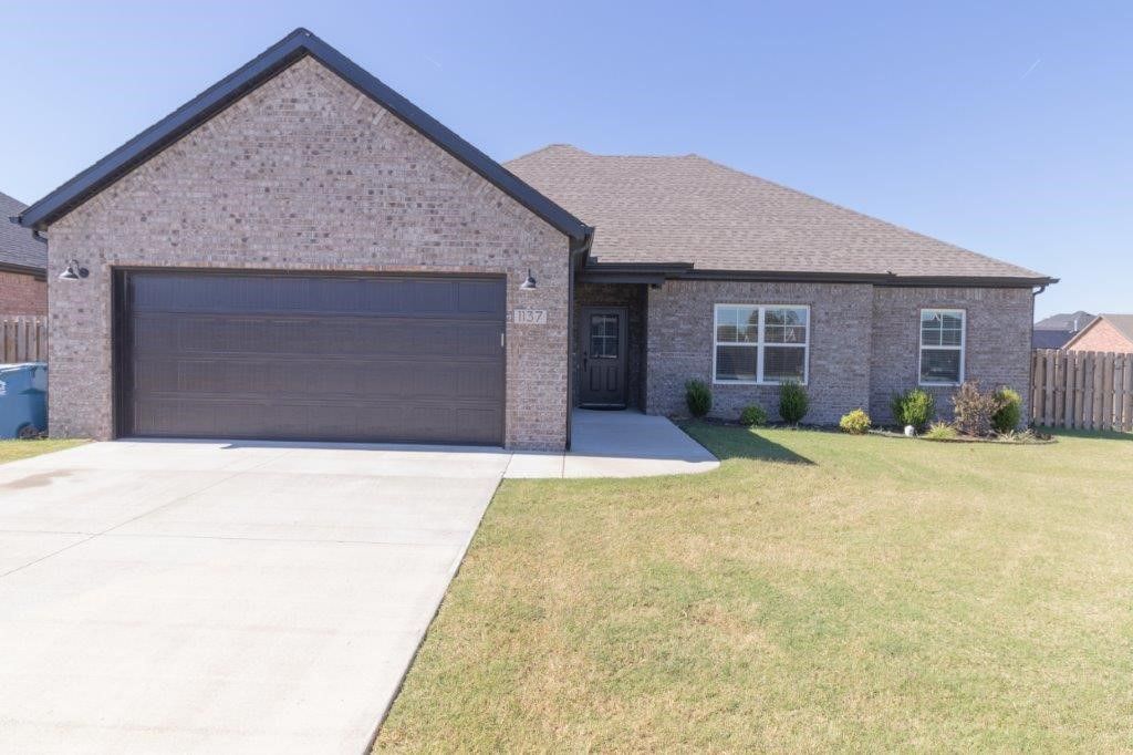 1137 Laux Lane, Pea Ridge, AR 72751