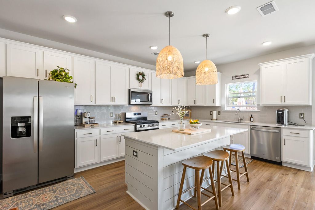 Image 8 of property listing at 249 Lucca Drive, Summerville, SC 29486