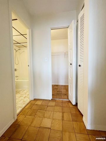 1600 Center Avenue 9C, Fort Lee, NJ 07024