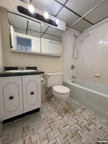 1600 Center Avenue 9C, Fort Lee, NJ 07024