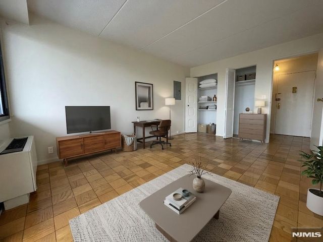 1600 Center Avenue 9C, Fort Lee, NJ 07024