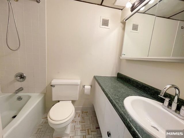 1600 Center Avenue 9C, Fort Lee, NJ 07024