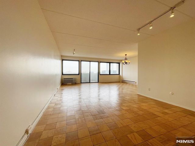 1600 Center Avenue 9C, Fort Lee, NJ 07024