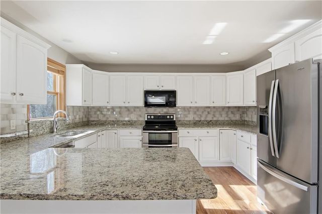 2021 High Point Drive, Altoona, WI 54720