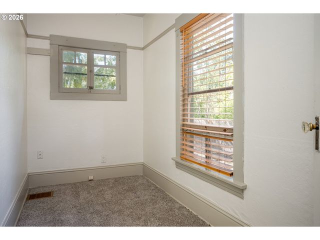 5816 Se FIRWOOD St, Milwaukie, OR 97222