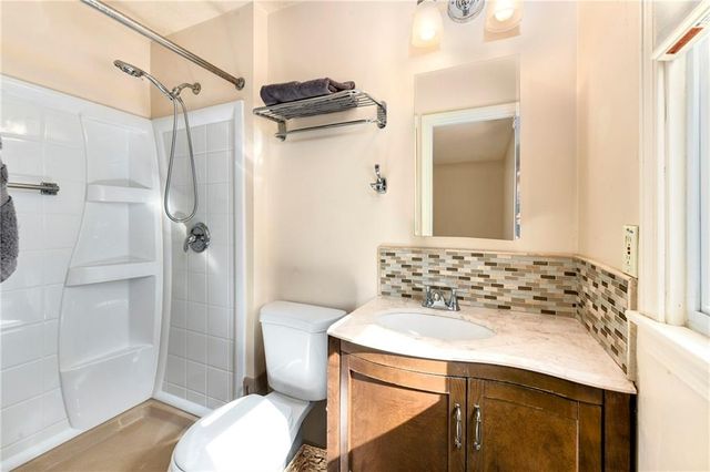 3501 NE Shady Lane Drive, Gladstone, MO 64119