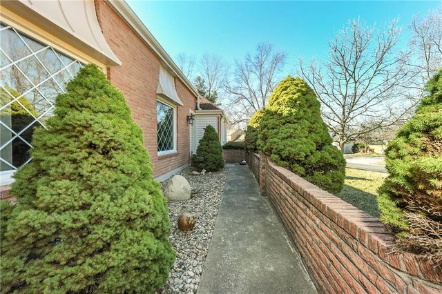 3501 NE Shady Lane Drive, Gladstone, MO 64119