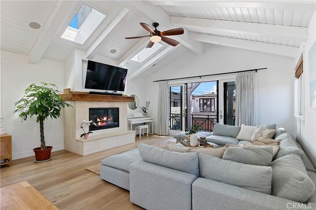 557 3rd Street, Hermosa Beach, CA 90254