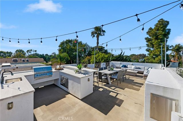 557 3rd Street, Hermosa Beach, CA 90254