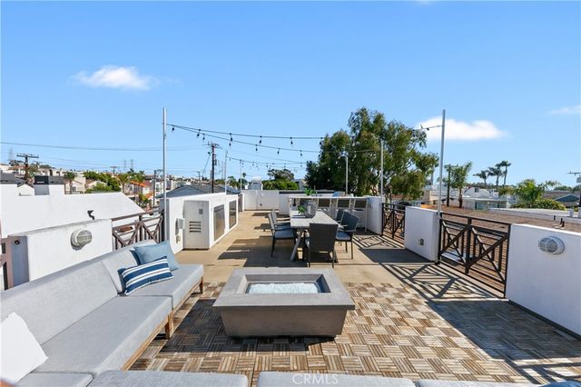 557 3rd Street, Hermosa Beach, CA 90254