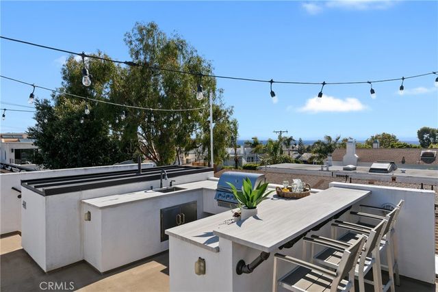 557 3rd Street, Hermosa Beach, CA 90254