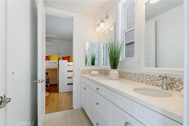 557 3rd Street, Hermosa Beach, CA 90254