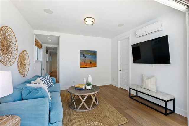 557 3rd Street, Hermosa Beach, CA 90254