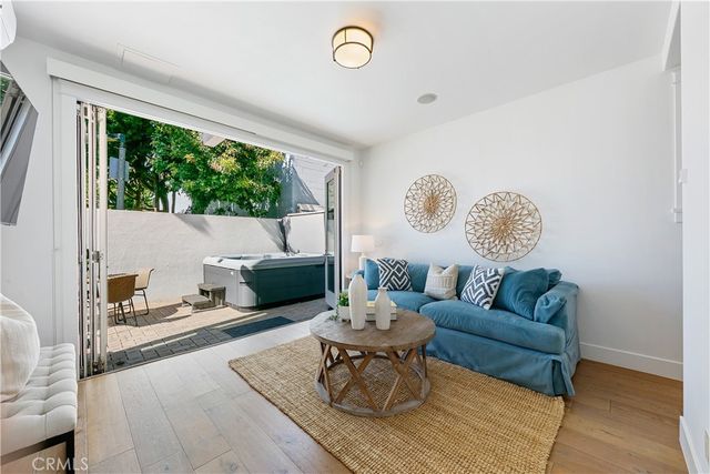 557 3rd Street, Hermosa Beach, CA 90254