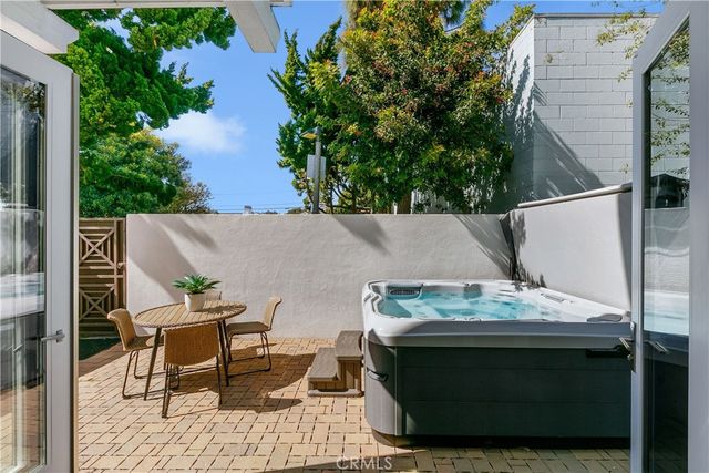 557 3rd Street, Hermosa Beach, CA 90254