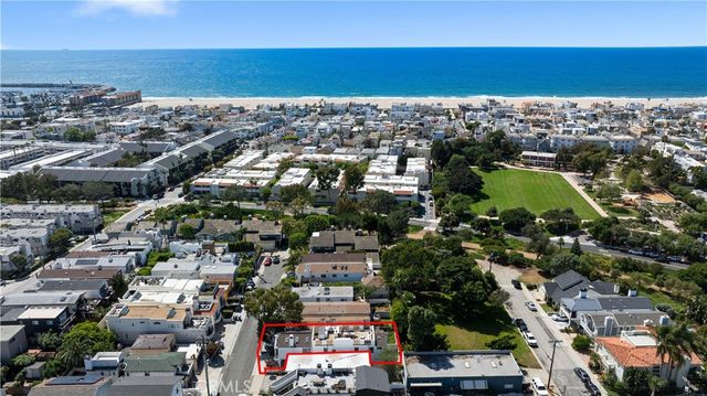 557 3rd Street, Hermosa Beach, CA 90254