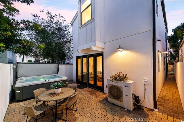 557 3rd Street, Hermosa Beach, CA 90254