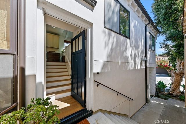 557 3rd Street, Hermosa Beach, CA 90254