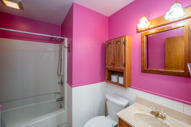 160 Boltwood Drive NE, Grand Rapids, MI 49505