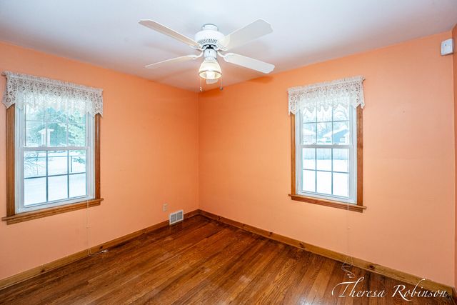 160 Boltwood Drive NE, Grand Rapids, MI 49505