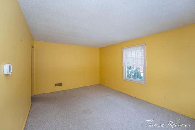 160 Boltwood Drive NE, Grand Rapids, MI 49505