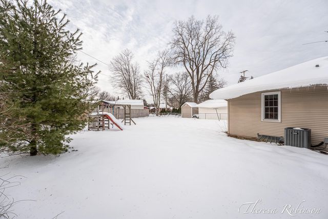 160 Boltwood Drive NE, Grand Rapids, MI 49505